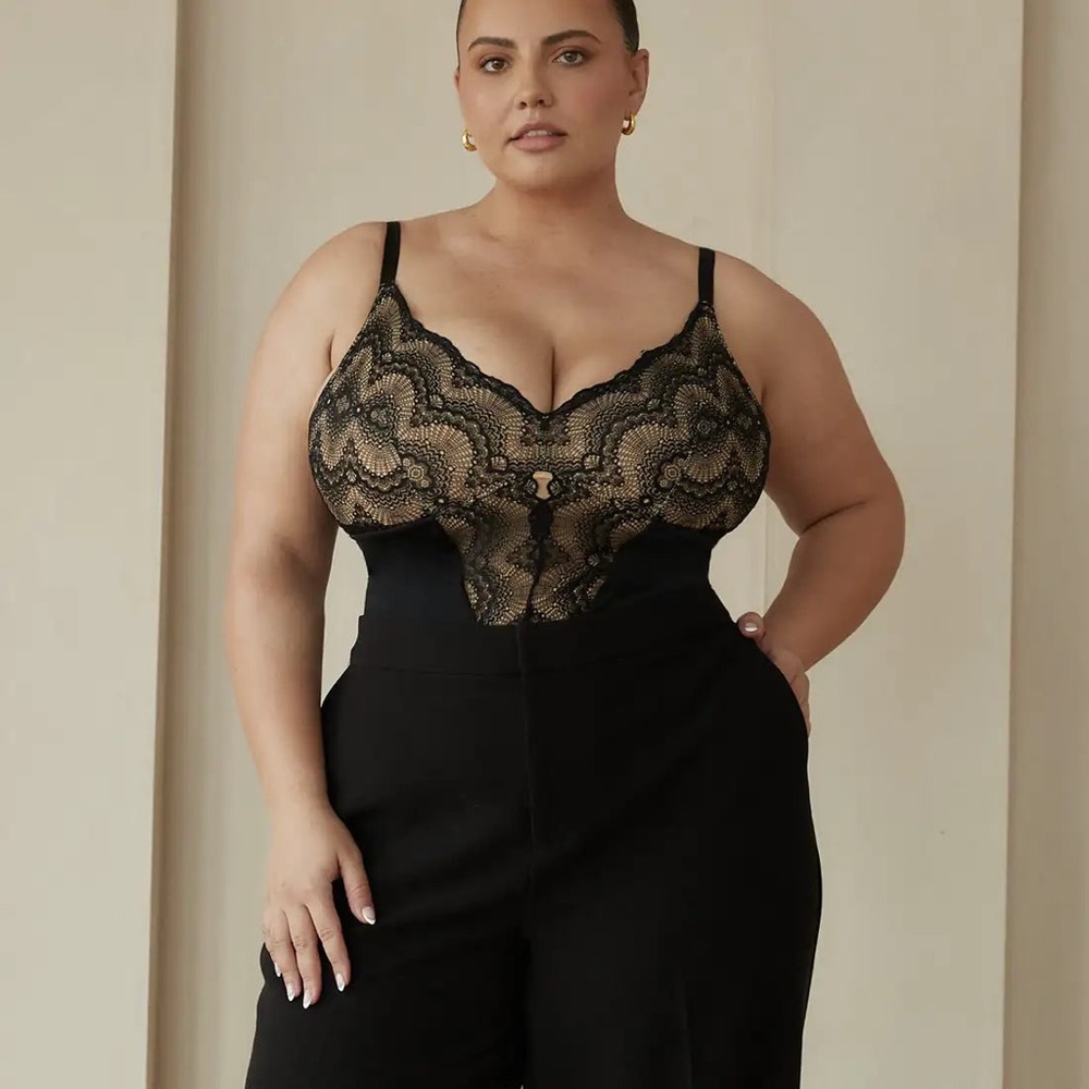 Pinsy - Sculpting Lace Shapewear Bodysuit - Picture 4 of 9